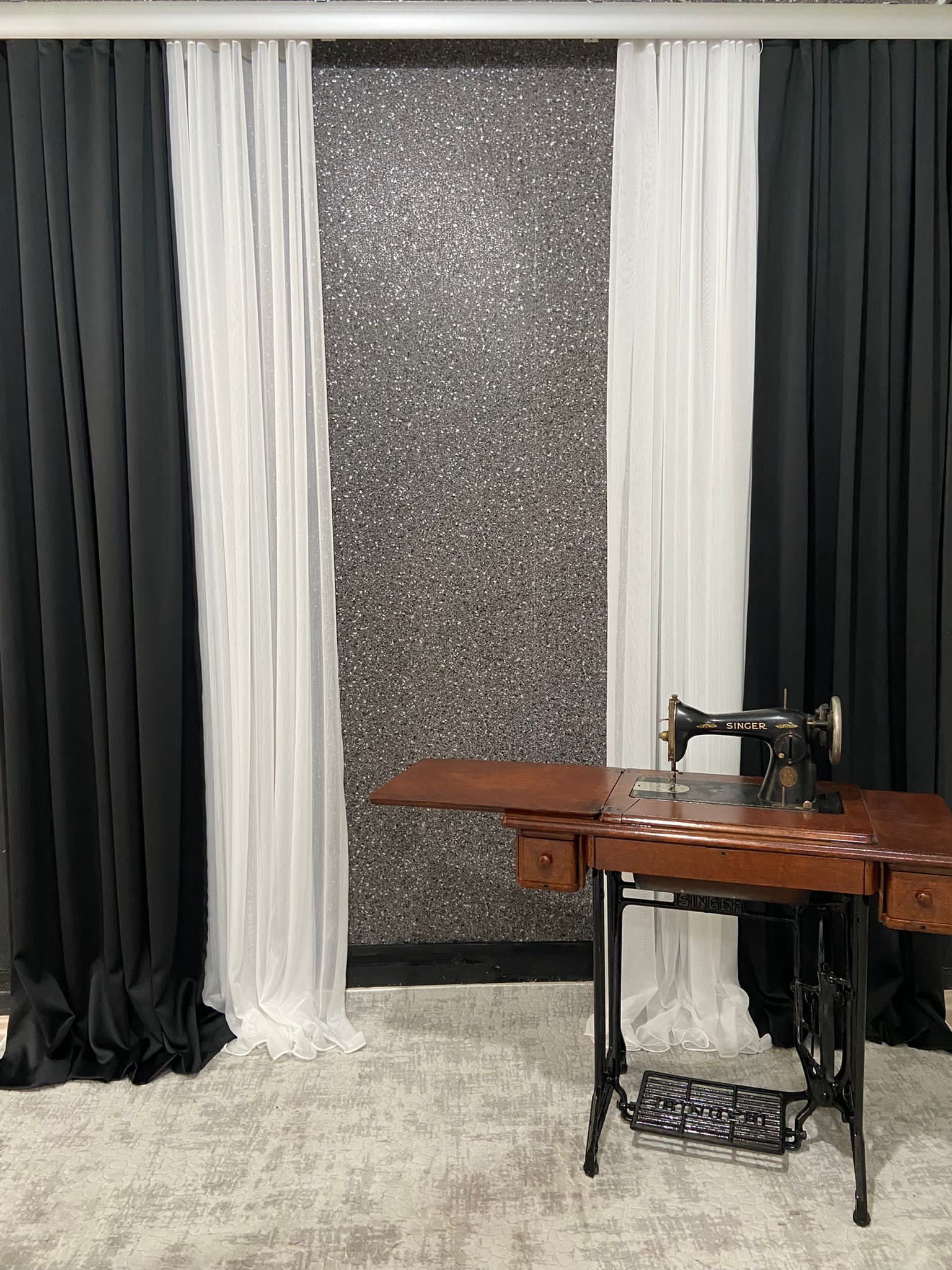 Ekstraforlu Lüx Blackout (Işık Geçirmez) Pilesiz Fon Perde & Güneşlik Tek Kanat Siyah