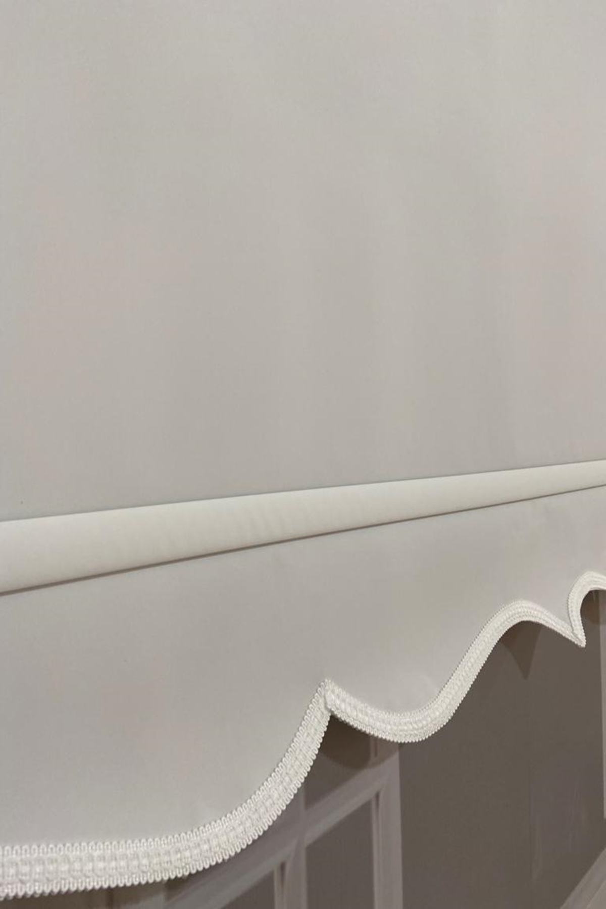 VP2200 Düz Beyaz Stor Perde Etek Dilimli