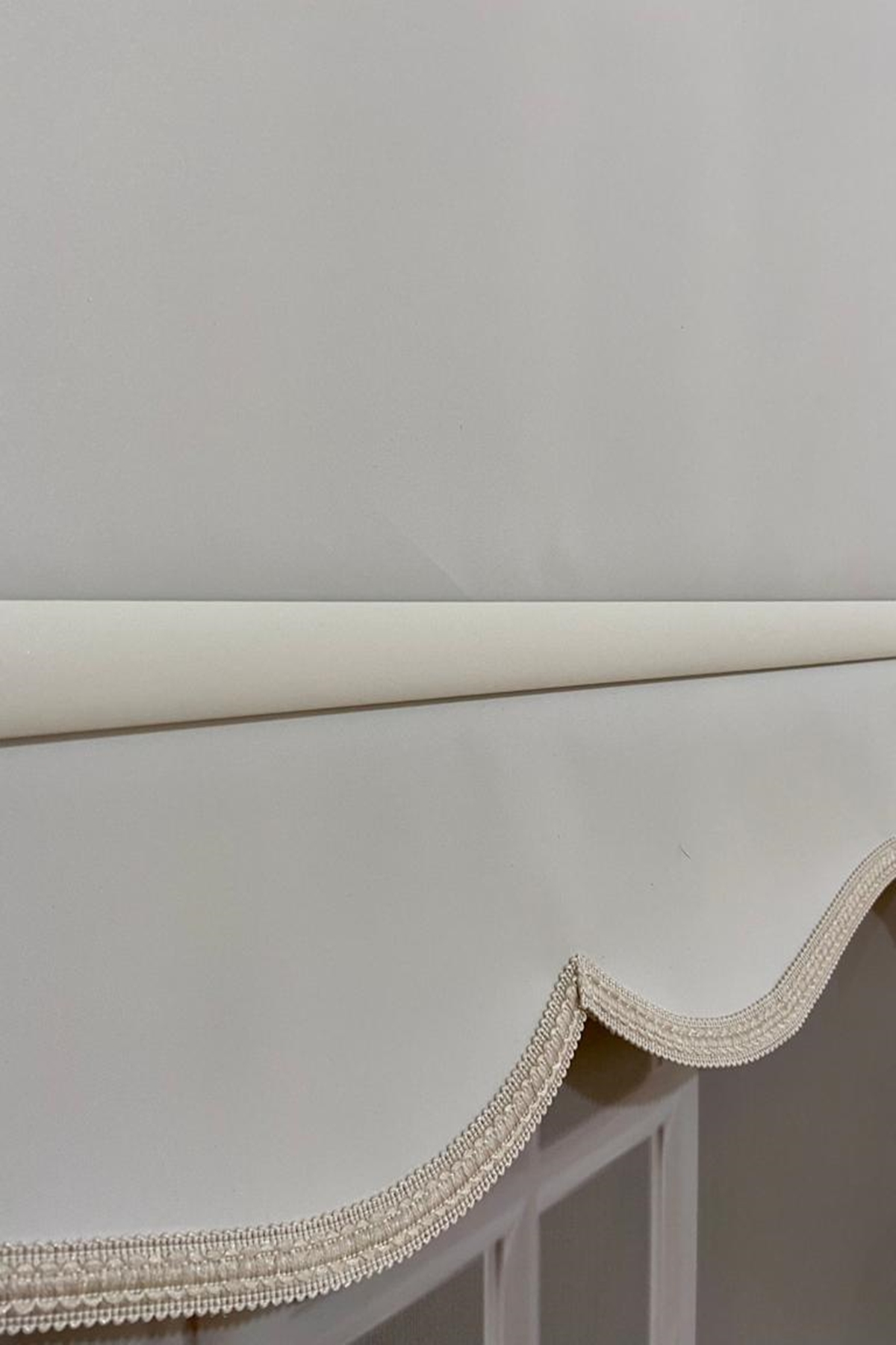 VP2201 Düz Ekru Stor Perde Etek Dilimli