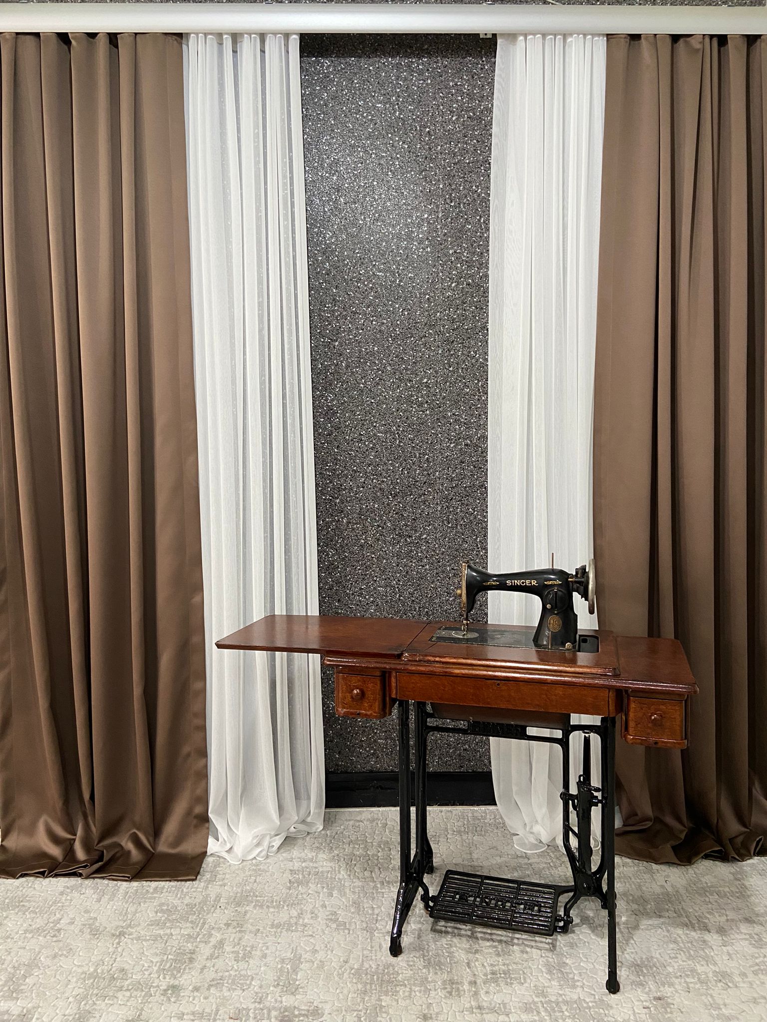 Ekstraforlu Lüx Blackout (Işık Geçirmez) Pilesiz Fon Perde & Güneşlik Tek Kanat Kahverengi