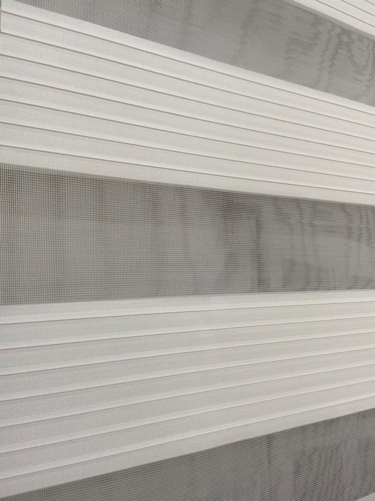 VP905 Geniş Pliseli Zebra Perde Beyaz Etek Dilimli