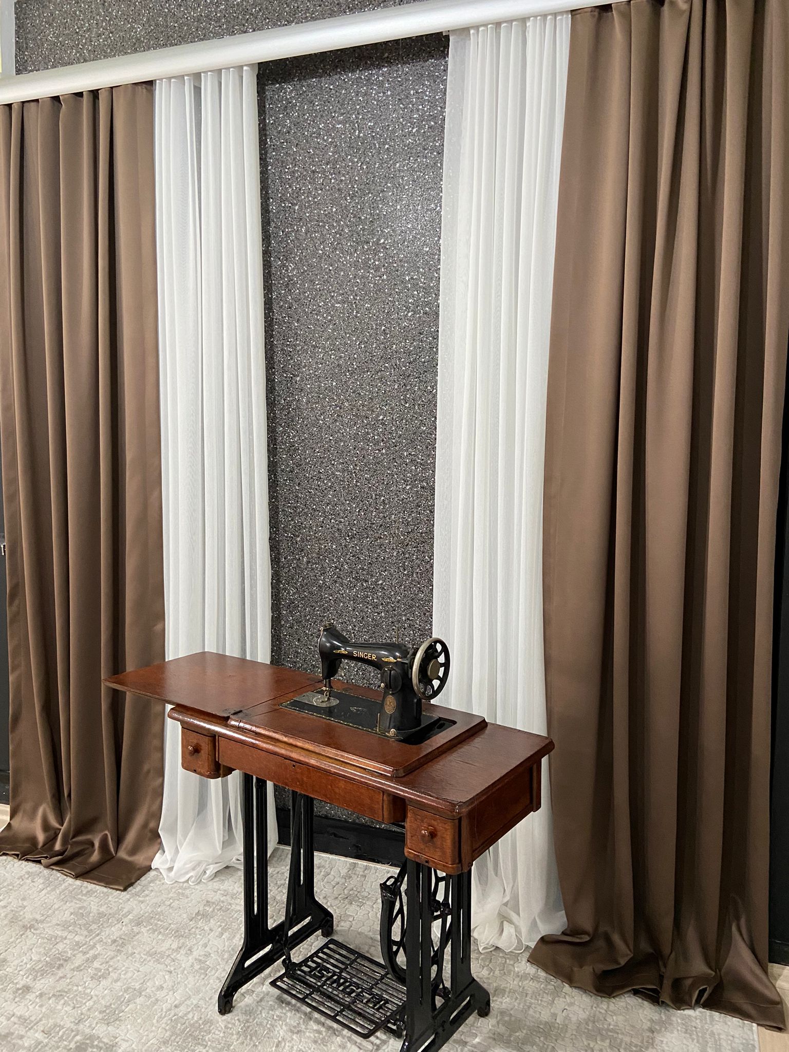 Ekstraforlu Lüx Blackout (Işık Geçirmez) Pilesiz Fon Perde & Güneşlik Tek Kanat Kahverengi