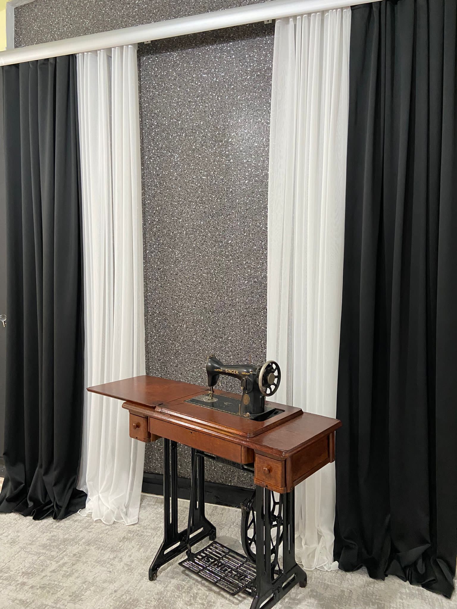 Ekstraforlu Lüx Blackout (Işık Geçirmez) Pilesiz Fon Perde & Güneşlik Tek Kanat Siyah